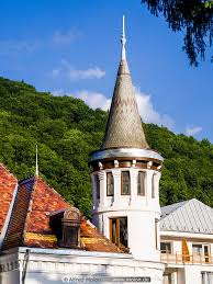 Travelers with cars can use the parking please inform le petit chateau in advance of your expected arrival time. Photo Of Le Petit Chateau Serviced Rooms Sinaia Romania