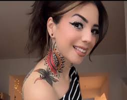 Mi cuello hecho por Ryan Arnold @tattoosmile en PDX : r/traditionaltattoos