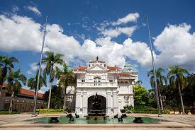 The gallery of sultan azlan shah, shooting from outside, the middle of the whole gallery. Love Perak Attraction æ™¯ç‚¹ è‹ä¸¹é˜¿å…¹å…°èŽŽå±•è§ˆé¦†sultan Azlan Shah Facebook