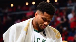 18 extra large 1 topping pizza $11.00: Nba Fans React To Giannis Antetokounmpo Suffering Knee Injury In Game 4 Complex