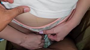 El profesor llama a su alumna al baño y la hace mamar para luego follársela  - XNXX.COM