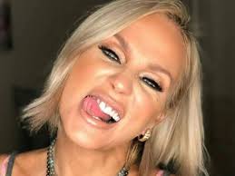 دعمت الممثلة المصرية شيرين رضا ، وإبنتي الفنان المصري عمرو دياب ، كنزي ونور، جنى دياب ، بعد أن كشفت معاناتها من إضطراب فرط الحركة (adhd). Ø£Ù‚Ø³Ù…Øª Ø£Ù†Ù‡Ø§ Ù„Ù† ØªØªØ²ÙˆØ¬ Ø¨Ø¹Ø¯ Ø¹Ù…Ø±Ùˆ Ø¯ÙŠØ§Ø¨ ÙˆÙ„Ù‡Ø°Ø§ Ø§Ù„Ø³Ø¨Ø¨ ØªÙƒØ±Ù‡ Ø§Ù„Ø±Ø¬Ø§Ù„ Ù…Ø¹Ù„ÙˆÙ…Ø§Øª Ø¹Ù† Ø§Ù„ÙÙ†Ø§Ù†Ø© Ø´ÙŠØ±ÙŠÙ† Ø±Ø¶Ø§ Ø§Ù„ØªÙŠ Ø£Ø®ÙØª Ù…ÙƒØ§Ù† Ø¯ÙÙ† ÙˆØ§Ù„Ø¯Ù‡Ø§ Ù†Ø¬ÙˆÙ… Ø§Ù„ÙÙ† Ø§Ù„Ù…ÙˆØ¬Ø²