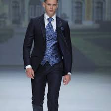 Vous venez de recevoir la bonne nouvelle et êtes invité au mariage de votre meilleur soyez assuré de trouver la tenue de mariage homme idéale en accord avec votre style, personnalité et budget. Costume De Marie 2021 35 Tenues Irresistibles A Ne Surtout Pas Manquer