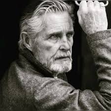 Dostoïevski dit : « Ne défiez jamais une personne qui est en paix avec sa  solitude et qui ne se soucie pas d'être seule, car vous serez toujours  perdant. » Cela signifie