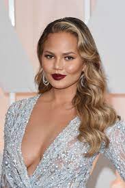 Chrissy Teigen 2015 Academy Awards Red Carpet Best Hair And Makeup Jpg 640 963 Chrissy Teigen Hair Hair Styles Pretty Hairstyles