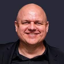 Miranda Mcardle's Instagram, Twitter & Facebook