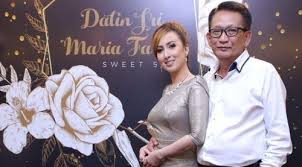 1 november 2008 gossip panas 1 comment 948 views. 6 Foto Sambut Ulang Tahun Kelahiran Ke 50 Maria Farida Tetap Cun Macam Anak Dara