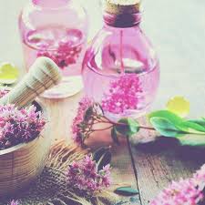 Αιθέρια έλαια είναι πτητικές ουσίες που απομονώνονται μέσω της διεργασίας της υδροατμοαπόσταξης. Ola Ta Ai8eria Elaia Kai Oi Idiothtes Toys Beautyview Gr