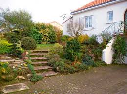 L'aménagement de cet endroit est très important et ne doit pas être pris à la légère car vous. Jardin Comment Amenager Une Pente Travaillee En Rocaille