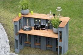 Make This For Parties To Keep Cold Drinks Underneath And Glasses Up Top Pallet Furniture Outdoor Diy Garden Furniture Palette Table