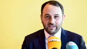 In colonne rijden leden en sympathisanten van vlaams belang zondagvoormiddag naar brussel. Onaanvaardbaar N Va Heeft Vlaams Belang Gekozen Om Leden Uit Te Sluiten Met Nazi Sympathieen