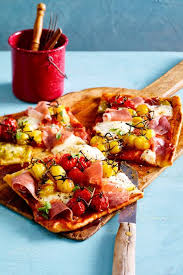 Das Was Bei Dieser Pizza Auf Dem Fertigteig Landet Ist Weit Weg Von Der Normalen Tomatensosse Pizza Tomate Pizza Frikassee Rezept Rezepte