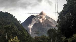 May 30, 2021 · videos meteorito cae sobre el volcán más activo de indonesia la última gran erupción del monte merapi, de 2.900 metros de altura, que tuvo lugar en 2010, provocó la muerte de 347 personas leer más sobre videos meteorito cae sobre el volcán más activo de indonesia Captan El Momento En El Que Un Meteorito Cae Sobre Un Volcan Hispantv