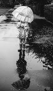pin by jeanine jager on jour de pluie photo walking in the rain photography