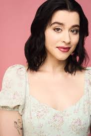 Natalie Crane's Instagram, Twitter & Facebook