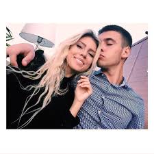 скачать песню а он тебя целует говорит что любит Selfi S Parnem Idei Foto 11 Tys Izobrazhenij Najdeno V Yandeks Kartinkah Parnye Fotosessii Selfi Fotosessiya