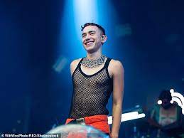 But later dropped out to study performing arts at hereford. Years Years Geben Bekannt Dass Olly Alexander Solo Spielen Wird Aktuelle Boulevard Nachrichten Und Fotogalerien Zu Stars Sternchen