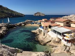 Is parking available at le cabanon location vacances? Les Goudes La Baie Des Singes Love Spots