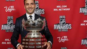 Selke trophy ist eine eishockey trophäe in der national hockey league, die jährlich an den stürmer mit dem besten defensivverhalten vergeben wird. Patrice Bergeron Named 2017 Frank J Selke Trophy Finalist