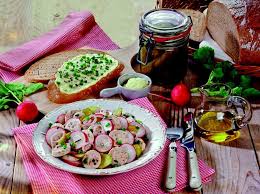 Bayerischer Weisswurst Radieschen Salat Bavarian Weisswurst Radish Salad Wenn Der Weisswurstsalat Der Konig Unter Den Bei Weisswurst Radieschen Salat Wurstchen