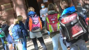 Neben gaststätten, geschäften und schulen sollen auch kitas schrittweise öffnen. Schule Und Kita In Der Corona Krise Gew Emport Uber Schuloffnungen In Hessen Panorama