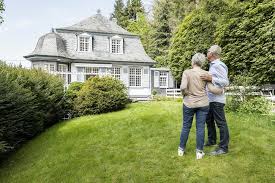 Sie müssen den kaufpreis nicht gleich komplett aufbringen, sondern aufgeteilt haben sie eine immobilie auf rentenbasis erworben, dann können sie diese auch jederzeit wieder verkaufen. Immobilienverrentung Haus Verrenten Mit Immobilienrente