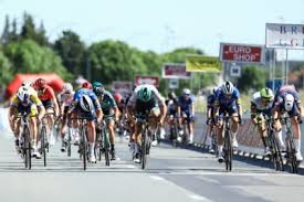 De elfstedenronde voor profs start op de markt in brugge. Tpnmadbvydpwrm