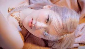 Lirik Lagu Rose On The Ground Serta Terjemahan Artinya