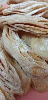 Kuih lapis atau kuih talam sangat digemari oleh masyarakat malaysia dan biasanya kuih ini disediakan di majlis. Resipi Kudapan Raya Yang Paling Digemari Cahaya Hayati