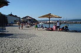 Ez a csodás homokos strand össze van kötve a városi stranddal. Horvatorszag Homokos Strandjai Tengerpartjai
