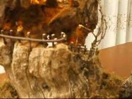 Fate due palline piccole e due leggermente più grandi. Come Costruire Un Presepe In Un Piccolo Tronco Fai Da Te Mania