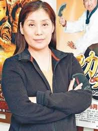 作詞：鄧偉雄 作曲：顧家輝 編曲：顧家輝 暫短一生太多悲與恨 心中痛楚那堪問 內心只盼蒼天相告 共君有否緣份 月光普照幾家歡聚 孤單只影倍添恨 萬種恩愛幾多歡笑 只得夢中來尋 夜是轉眼光復暗 情絲都化淚 未得相見悲難禁 剩得缺憾 獨驚天意再不許接近 他朝變遷怕追問 未知飛絮 可得春風蔭 一生. æ¨ç›¼ç›¼è¿'å†µ2018 380æ–¤æ¨ç›¼ç›¼çŽ°åœ¨çš„ç…§ç‰‡ é¾™å²©çƒ­çº¿