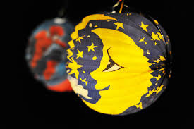 Der martinstag mit laternenumzügen, martinsliedern und gebäck gefeiert. Martinstag Und Laternenumzug Unsere Tipps Fur Den Herbstlichen Brauch Pink Dots Partystore Deko Blog