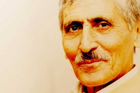 Ailesi, elbistan yöresinde karakoçoğulları ismiyle bilinir. Sair Abdurrahim Karakoc Anildi Fikriyat