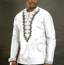 Chemise brodée selon vos critères. Chemise Brodee Colore Hommes Chemise Broderie Chemise Africaine Jolomie Design Pour Hommes Africaine Haute Model Couture Africaine Mode Africaine Tenue Hommes