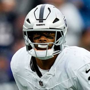 Safety Jeremy Chinn delivers a revitalized, highly physical presence to the secondary, do AI tạo