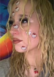 Samara Lowe's Instagram, Twitter & Facebook