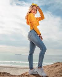 Daniela Alfaro Daniela alfaro (danny alfaro) es una vlogger y modelo de origen mexicano, famosa por tener un canal de youtube homonimo, en el cual publica videos de distinta indole, tanto de belleza. daniela alfaro