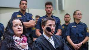 Juli 2018 wurde zschäpe als mittäterin der morde und sprengstoffanschläge, wegen mitgliedschaft im nsu und wegen schwerer brandstiftung zu lebenslanger haft verurteilt und die besondere schwere ihrer schuld. Sisamwojx9 Vym