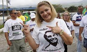 Ana cristina valle foi chefe de gabinete de carlos entre 2001 e abril de 2008, quando se separou de jair bolsonaro. L7uolqme5ehk8m