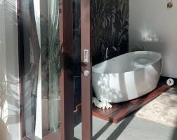 Kamar mandi menjadi salah satu bagian penting dari sebuah rumah tinggal. 9 Potret Kamar Mandi Mewah Rumah Raisa Cozy Dan Bikin Betah