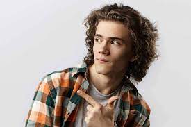 To our frizzy, curly haired mates out there, we know it can be hard to find the right product to tame your frizz and define your curls. A Complete Guide On How To Manage Frizzy Hair For Men Mensopedia