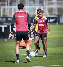 Treino do Corinthians: Diniz faz testes e comanda trabalho tático no CT