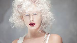 940+ Rubio Platino Fotografías de stock, fotos e imágenes libres de  derechos