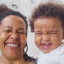 Hoje, 14 de maio, é dia de grande luz. Nasceu Benjamin Souza Veloso,  primeiro filho de Tom Veloso e de Jasmine, primeiro neto de Paula Lavigne.  Como eu e todos os meus