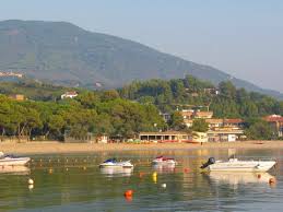 Otto appartamenti dotato di piscina e campo sportivo. Marina Di Campo Elbas Langster Strand Und Urlaubsort Elba Live