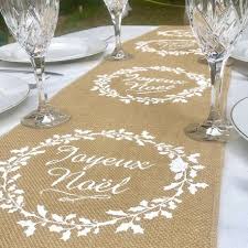 Le chemin de table jute maille serrée, 29cmx5m est idéal pour déco de table mariage, baptême, baby shower thème vintage, nature on adore cette tendance à la fois authentique et rustique de la déco toile de jute naturelle. Chemin De Table Jute Joyeux Noel Dragees Anahita