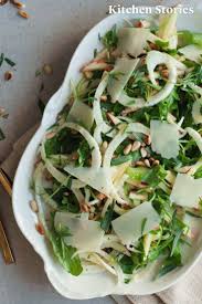 Einfaches Rezept Fur Salat Mit Rucola Fenchel Apfel Pecorino Kase Und Pinienkernen Das Dressing Ist Ein Leic Apfelsalat Fenchel Nahrstoffreiche Rezepte