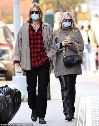 Последние твиты от tom daley (@tomdaley1994). Freedomroo Elsa Hosk Cuts A Super Stylish Figure While On A Morning Coffee Run With Boyfriend Tom Daly In Nyc Australiannewsreview