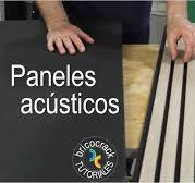 Decorar con paneles acústicos de listones de madera o poliestireno  (Bricocrack)